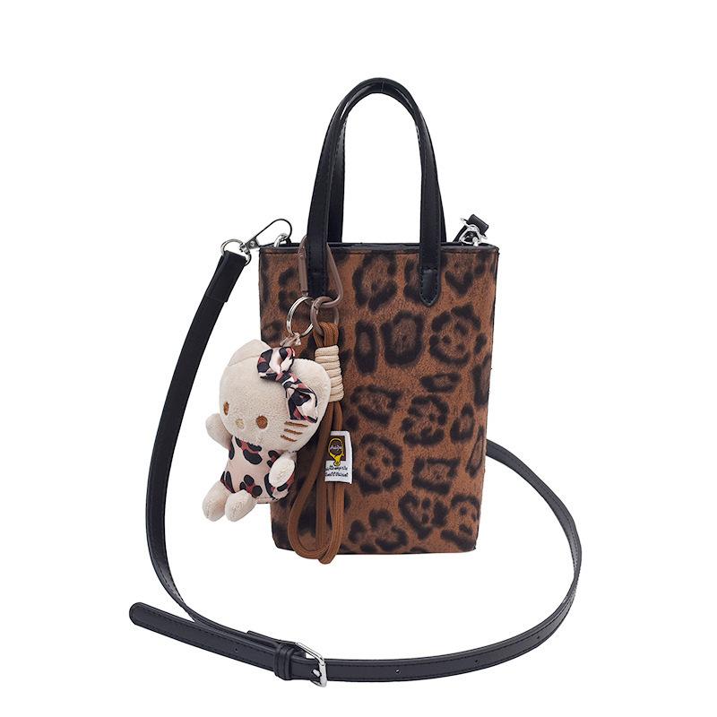 

нишевый дизайн модная сумка-мессенджер ретро на плечо портативная маленькая квадратная сумка для женщин, новая сумка-мессенджер с леопардовым принтом для женщин average size цветной печати леопарда