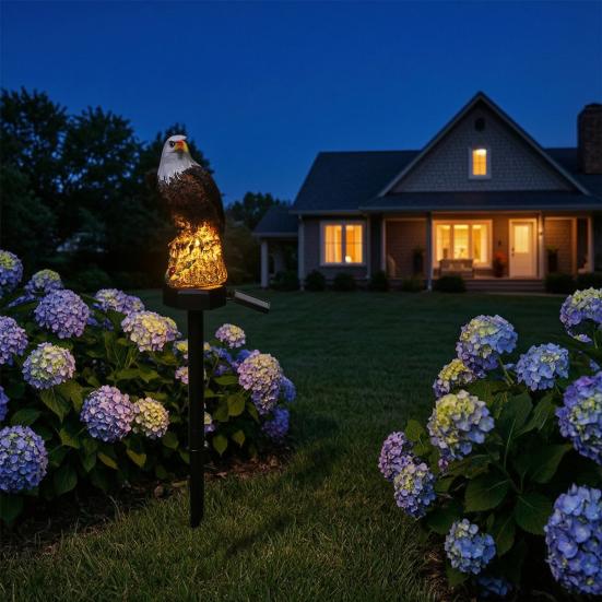 Rustic Wilderness Style Ornaments Eagle Solar Garden Light, Outdoor Waterproof LED Light with Weather Resistant Decor Stake, Bald for Courtyard