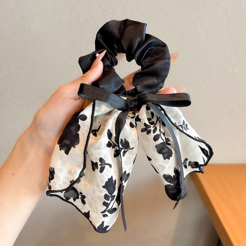 Korean Style Spring/Summer Floral Intestine Hair Scrunchie for Women – Elegant Ponytail Tie and Mori Girl Accessory.