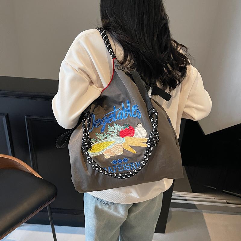 Exquisite and Versatile Embroidery Contrasting Color Large Capacity Women's Underarm Bag Korean Version of the New One-shoulder Crossbody Bag