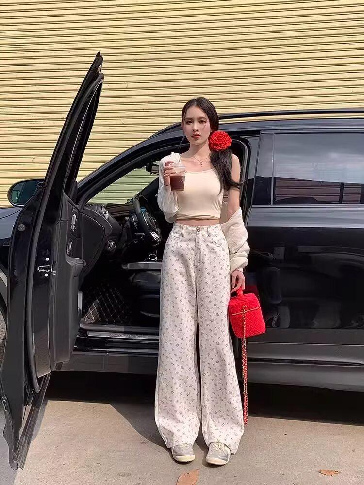 Women's Petite Floral Wide-Leg Pants - Retro High Street Style, Slim Straight Leg, Loose Fit for Casual Wear in Autumn and Summer.