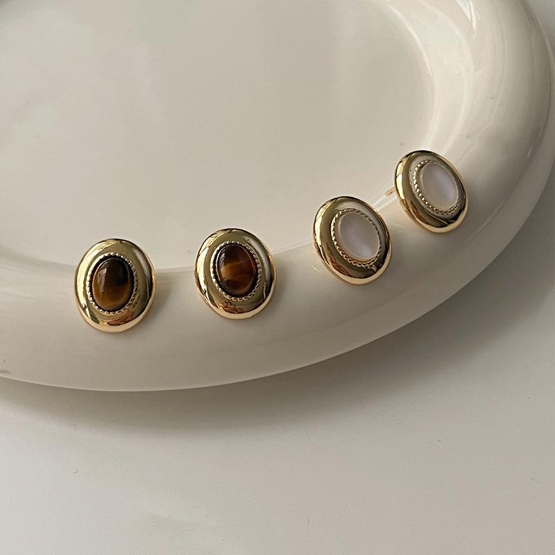 Elegant Retro Tiger Eye Oval Stud Earrings - Gentle Luster for Prom