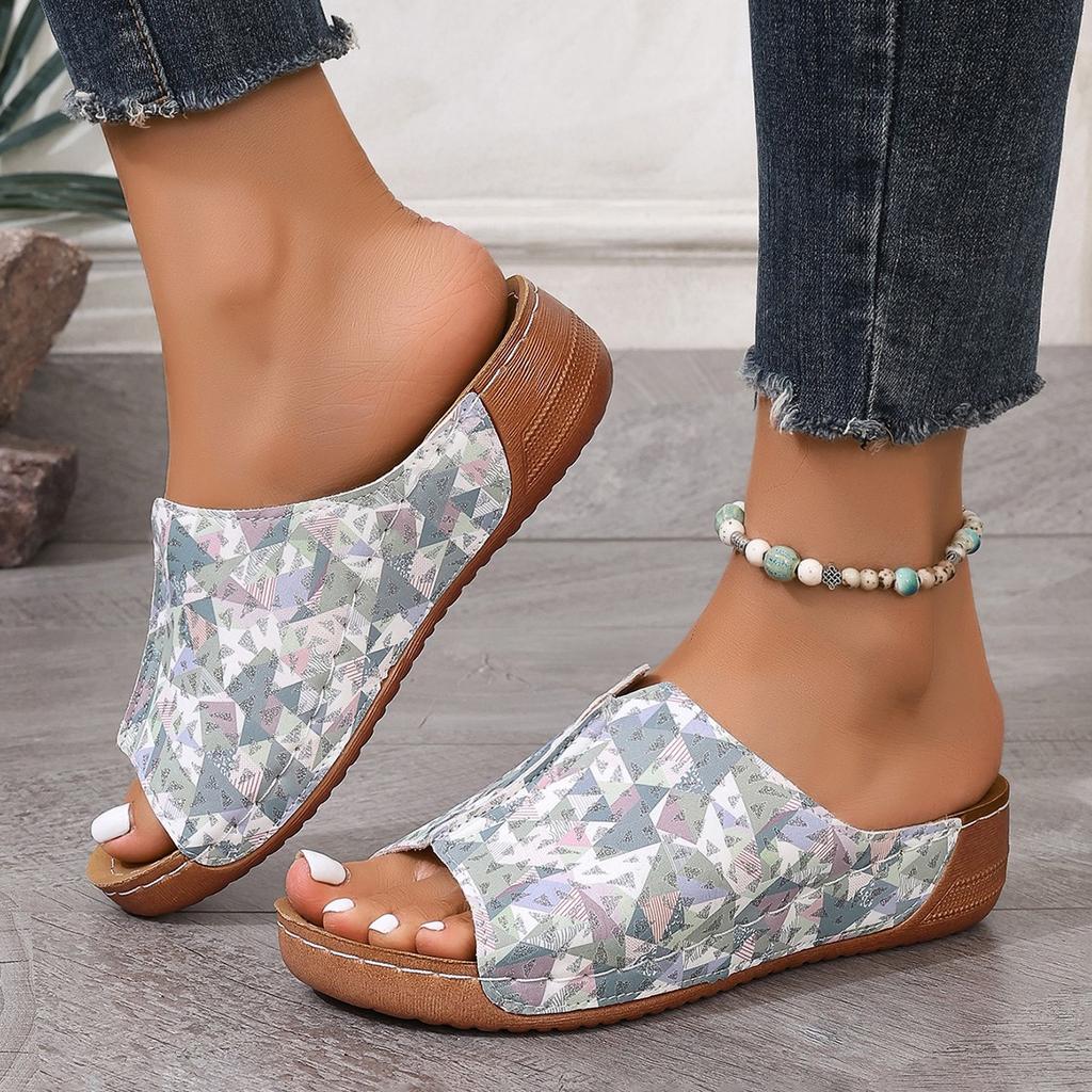 Fish mouth slippers women's summer color one word women's casual beach slippers European and American fashion sandals