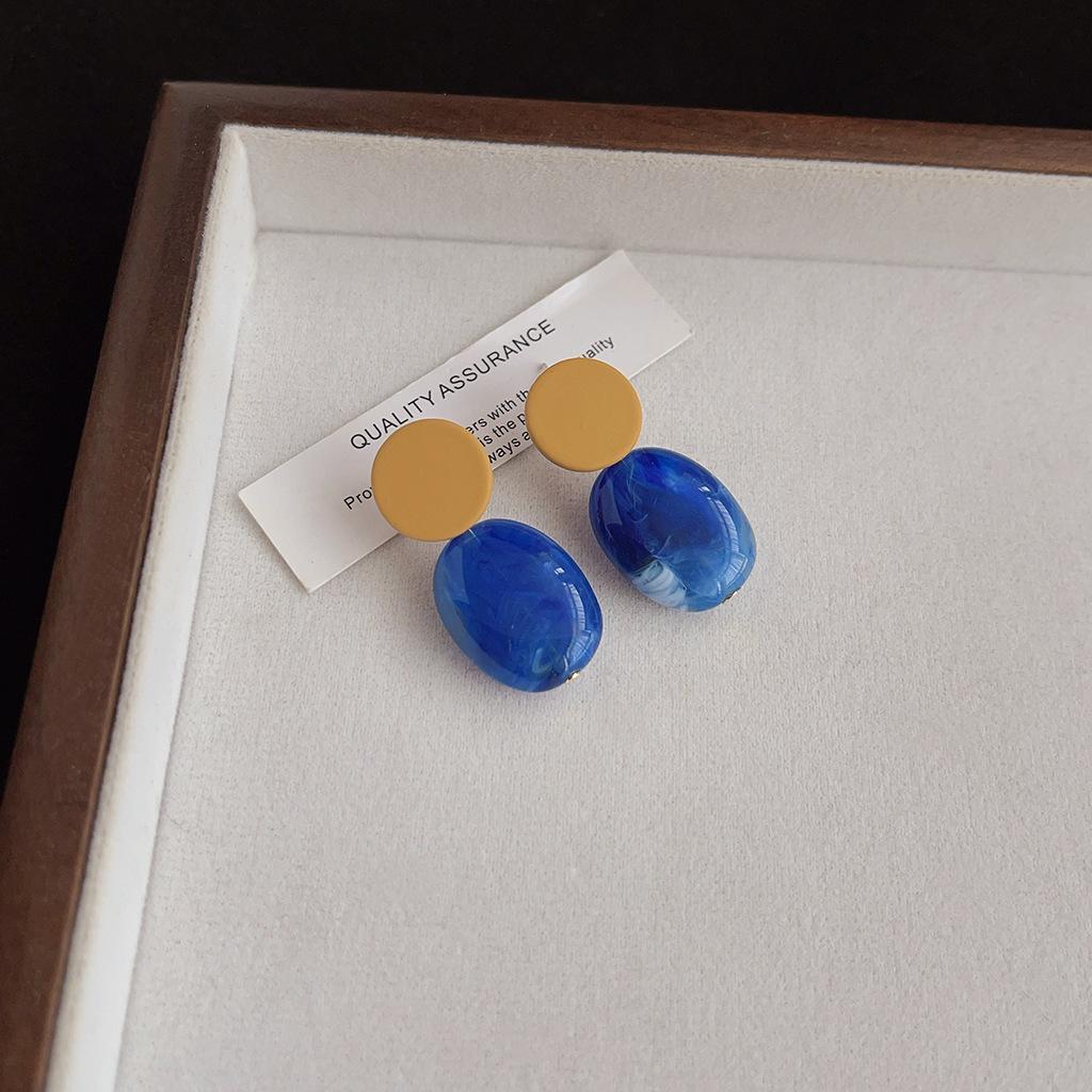 Maillard Coffee Color Amber Earrings Women's Autumn and Winter High-end Commuter Style Earrings Light Luxury Niche Design Earrings