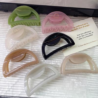 Koreanische neue Mode: 6,8 cm große, halbkreisförmige, hohle Haarspange aus Acryl in Haifischform – ein schlichter, farbenfroher Haarclip aus Gel-Material.