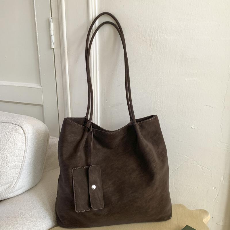 Ретро сумка-тоут для通勤 большой вместимости высокой ценности модная для通勤 зимняя текстурная одинарная сумка кофейный