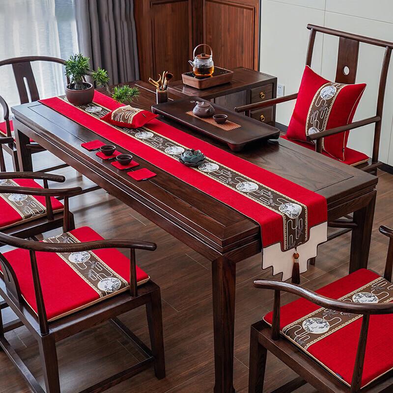 Yanxiang Table Runner