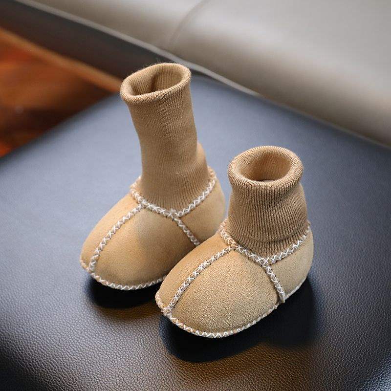 Imitationsfell integrierte Babyschuhe und Socken Neugeborenes Baby warm Herbst und Winter weich besohlte Socken Schuhe 0-3-6-12 Monate