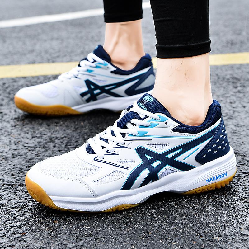 One piece 2025 sports shoes men's shoes badminton shoes breathable table tennis training shoes light and comfortable tennis shoes student