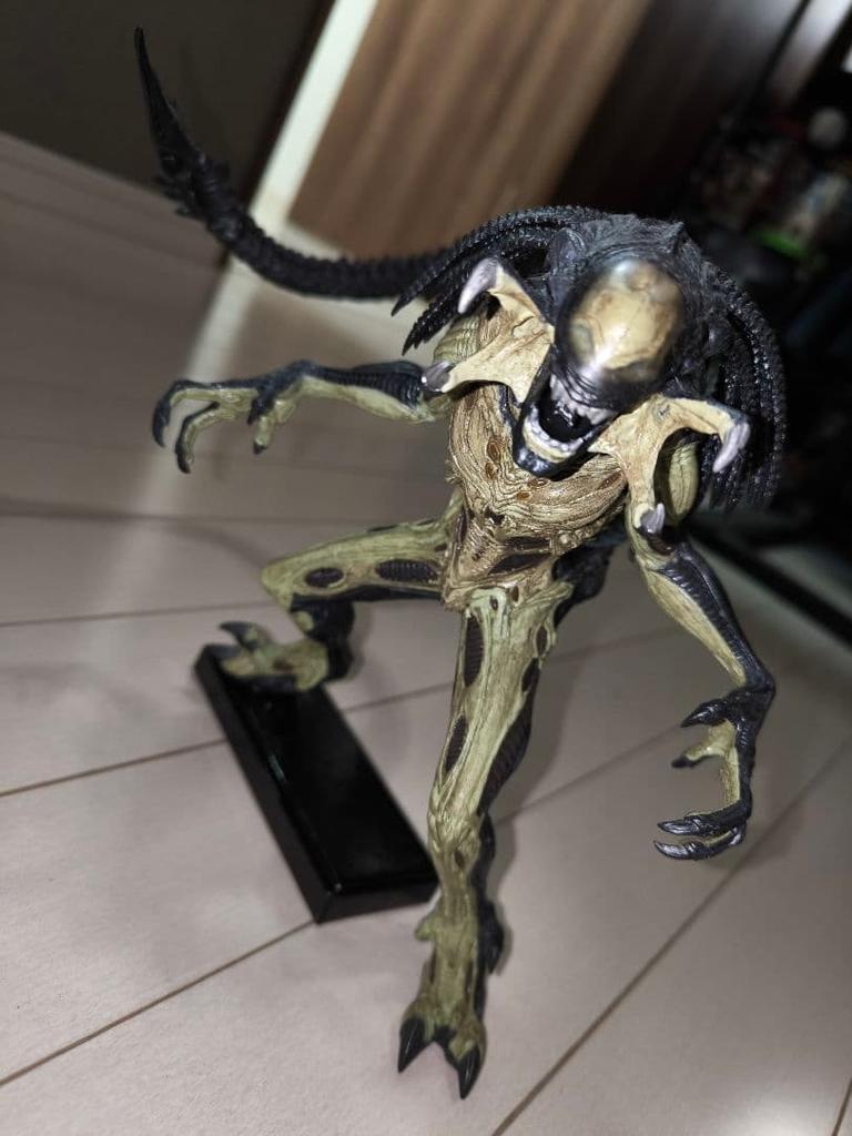 [USED] AVP2 Alien Vs Predator Predalien Bride Figure