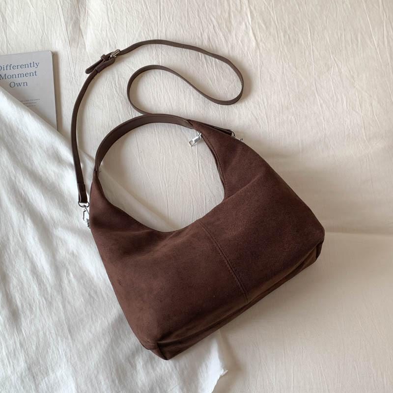 Large Capacity Small Square Bag New Autumn Fashion Retro Shoulder Bag High Value Simple Commuter Bag