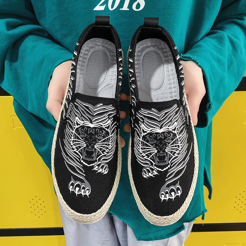 Fashion Low Top Canvas Shoe for Men Fashionable Student Board Slip-on Loafers Men Casual Flat Shoe Sapatos Masculinos Tenis Para Hombre