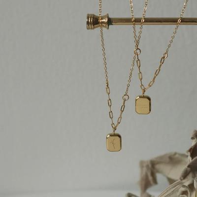Colar Cubo de Lavanda Francesa Aço Titânio: Frente e Verso, Exquisito, Não Desbota, Corrente Simples para Clavícula para Mulheres.