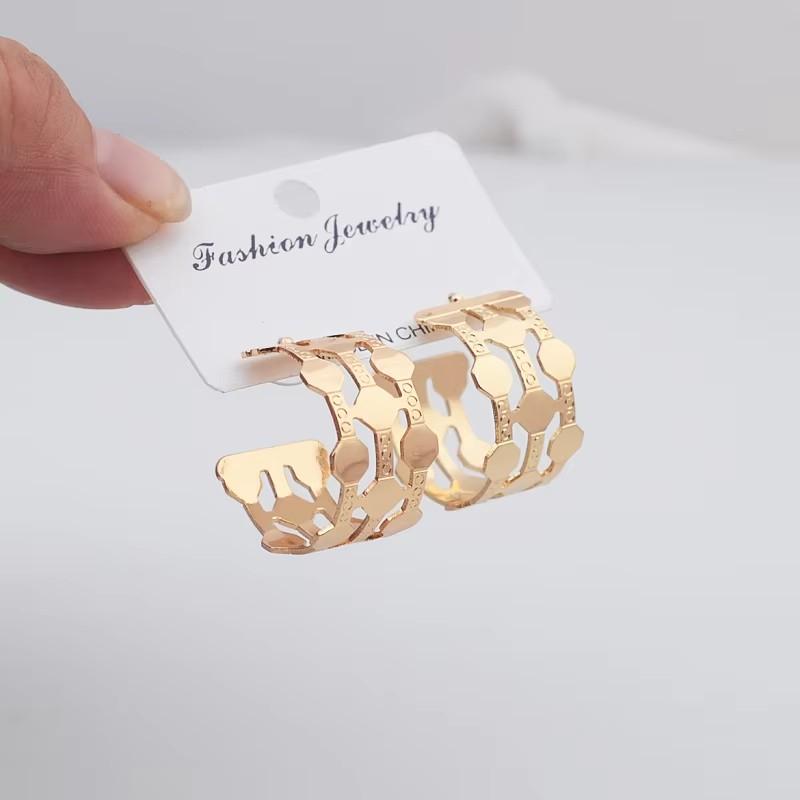 

2024 New Wide C-shaped Women s Dangle Earrings Gold Color Metal Geometric Statement Female Punk Fashion Ear Decoration new in
