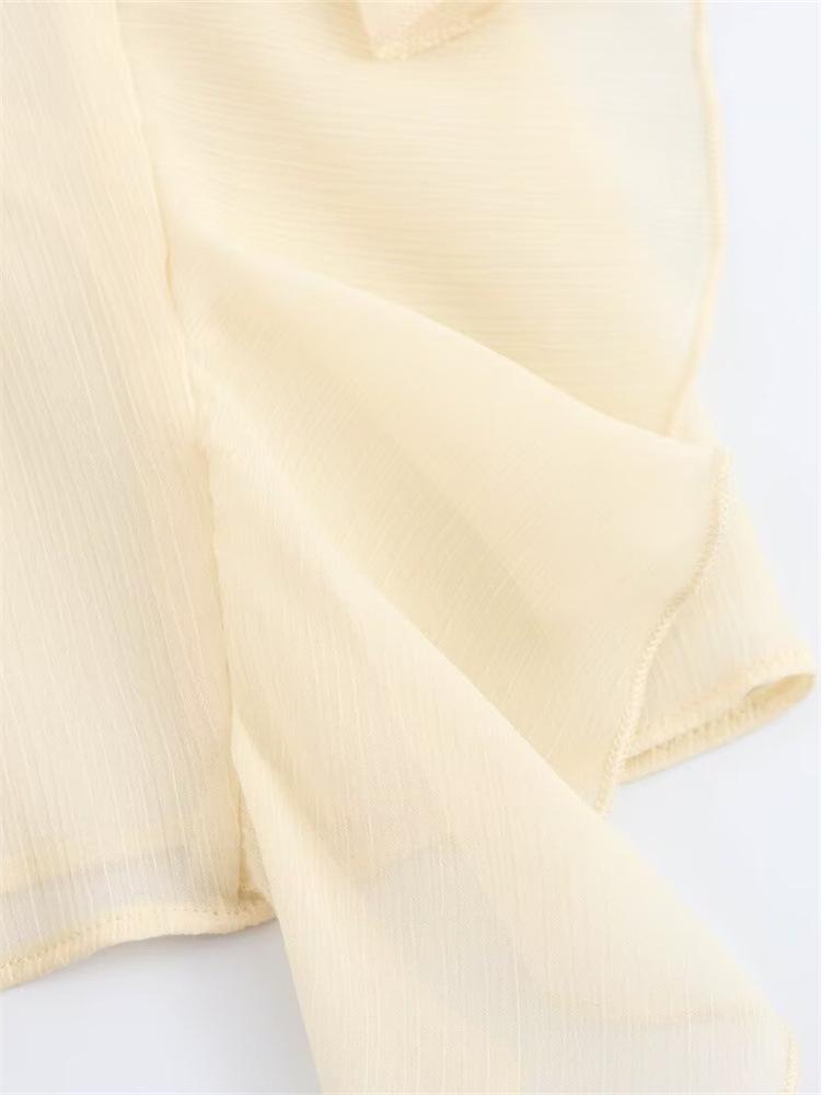 Camicia da donna a strati con cravatta a fiocco e maniche a lanterna francesi primavera 2025