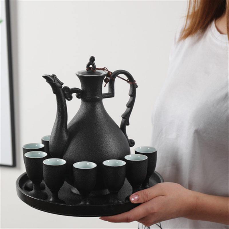 Antique Style Ceramic Wine Set: Decanter & Small Baijiu Cups