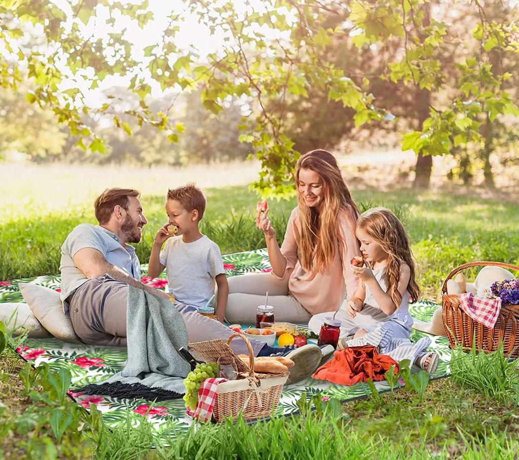 Beach picnic blanket mat insulation 200 x 200 anchors waterproof flowers