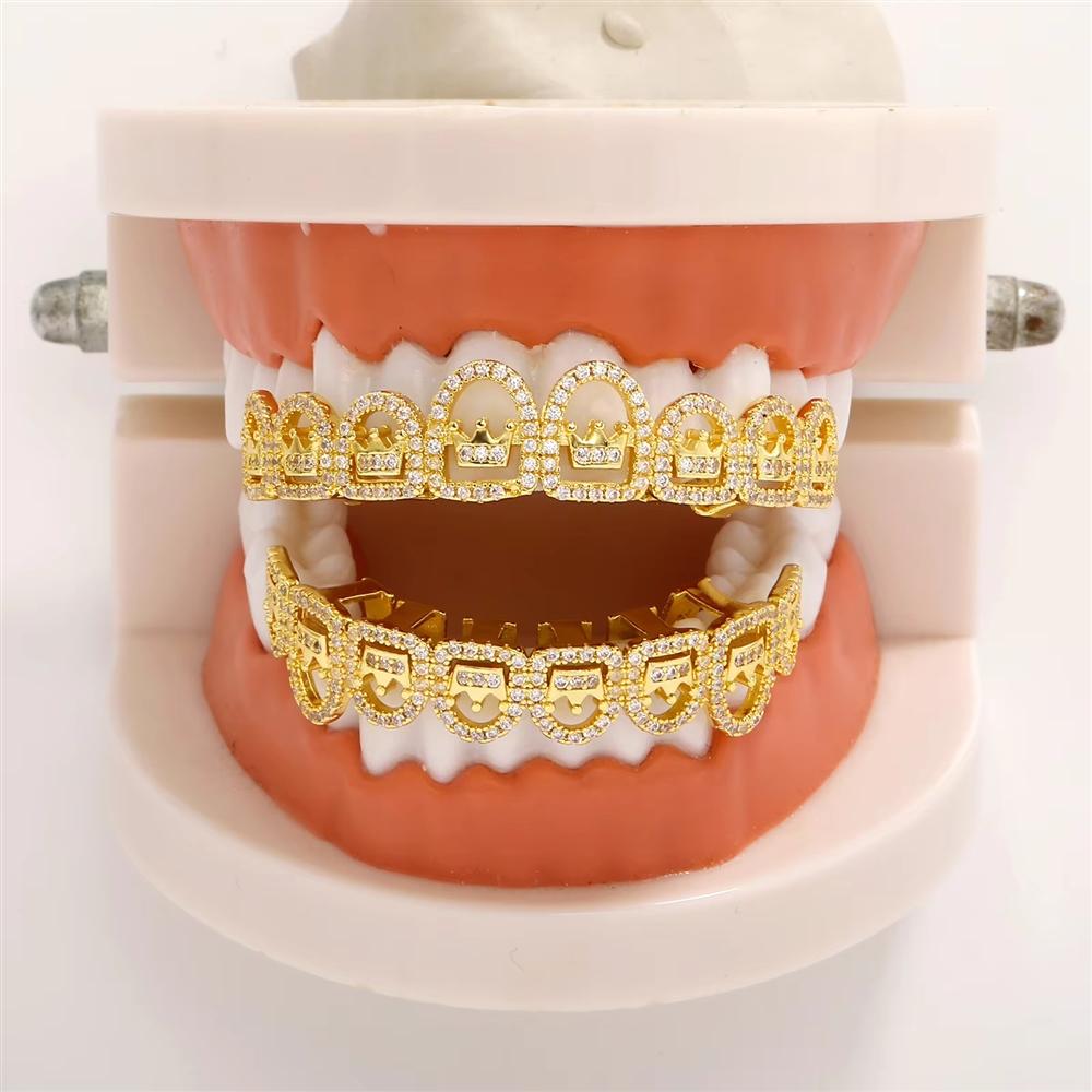 Hip Hop Iced Out Zähne Grillz 18K Gold Plated Grillz Bling Krone 8 Zähne Grillz Form Rapper Körperschmuck Geschenk