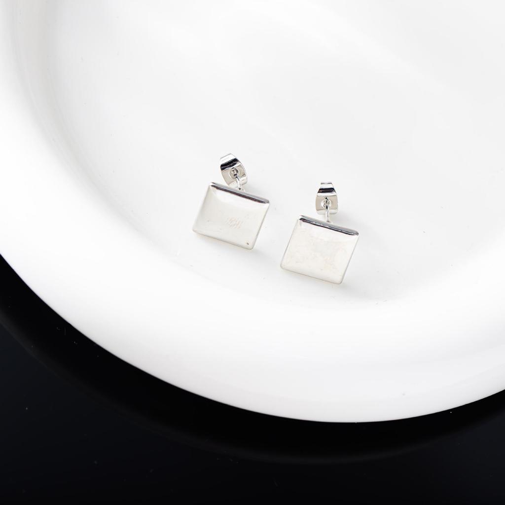 European Retro Geometric Square Stud Earrings - Elegant Metal Fashion for Women