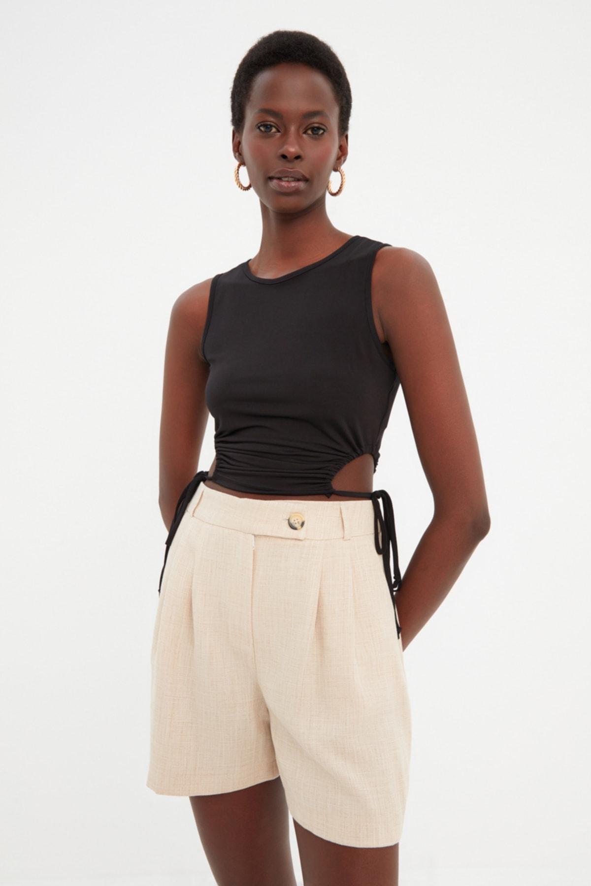 

Черная трикотажная плиссированная блуза с вырезами и деталями