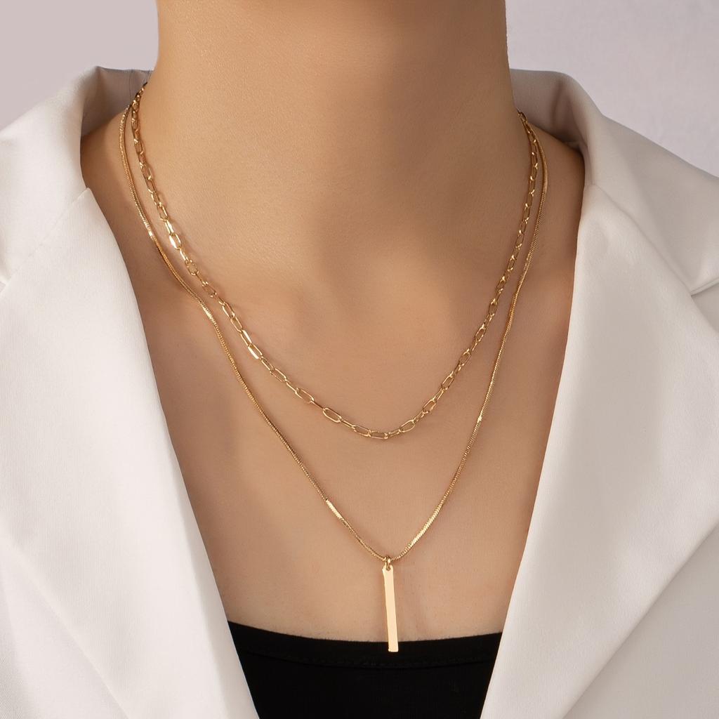 A Golden Yellow Multi-layer Metal Square Strip Pendant Necklace Is Suitable for Ladies and Girls To Party and Vacation