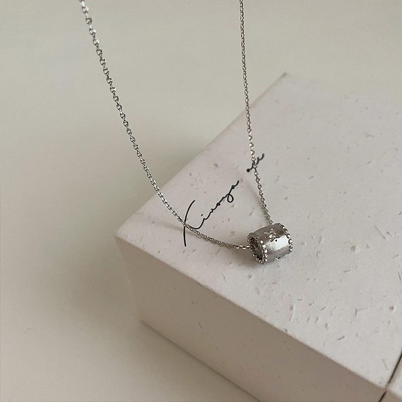 

Ожерелье с подвеской в виде звезды из матового металла для женщин, простое, индивидуальное, модное, темпераментное, элегантное, универсальное, на шею, на ключицу