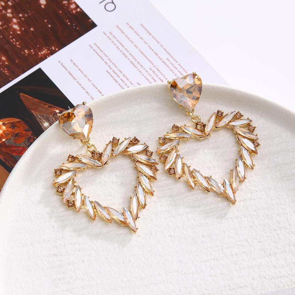 Trendy Vintage Heart Earrings: Chic and Stylish Statement Piece