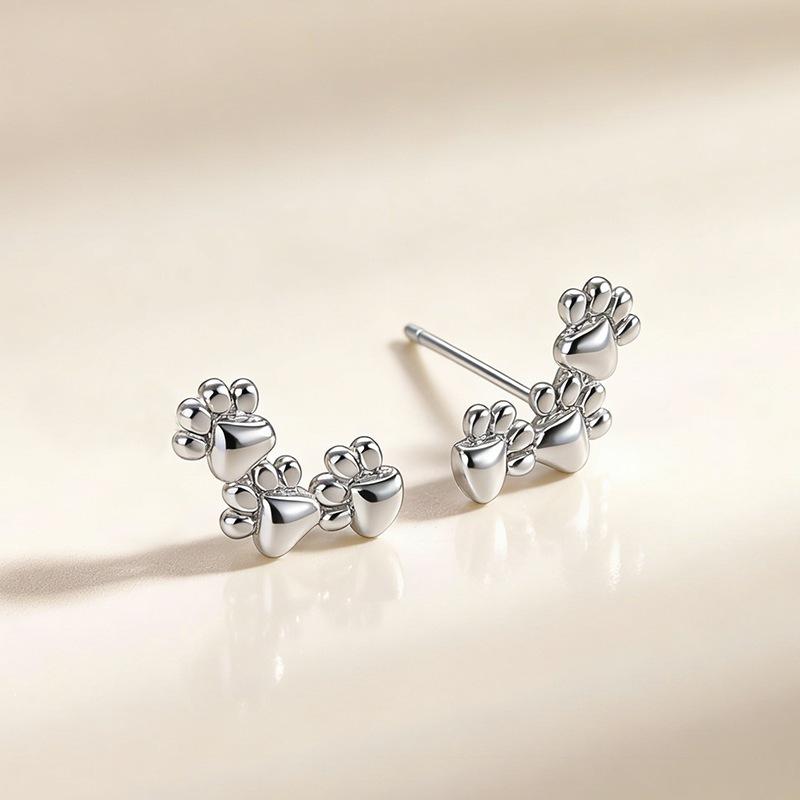 

New Edition Simple Puppy Footprint Retro Distressed Color 925 Sterling Silver Jewelry Cute Fashion Stud Earrings 3958 серебряный