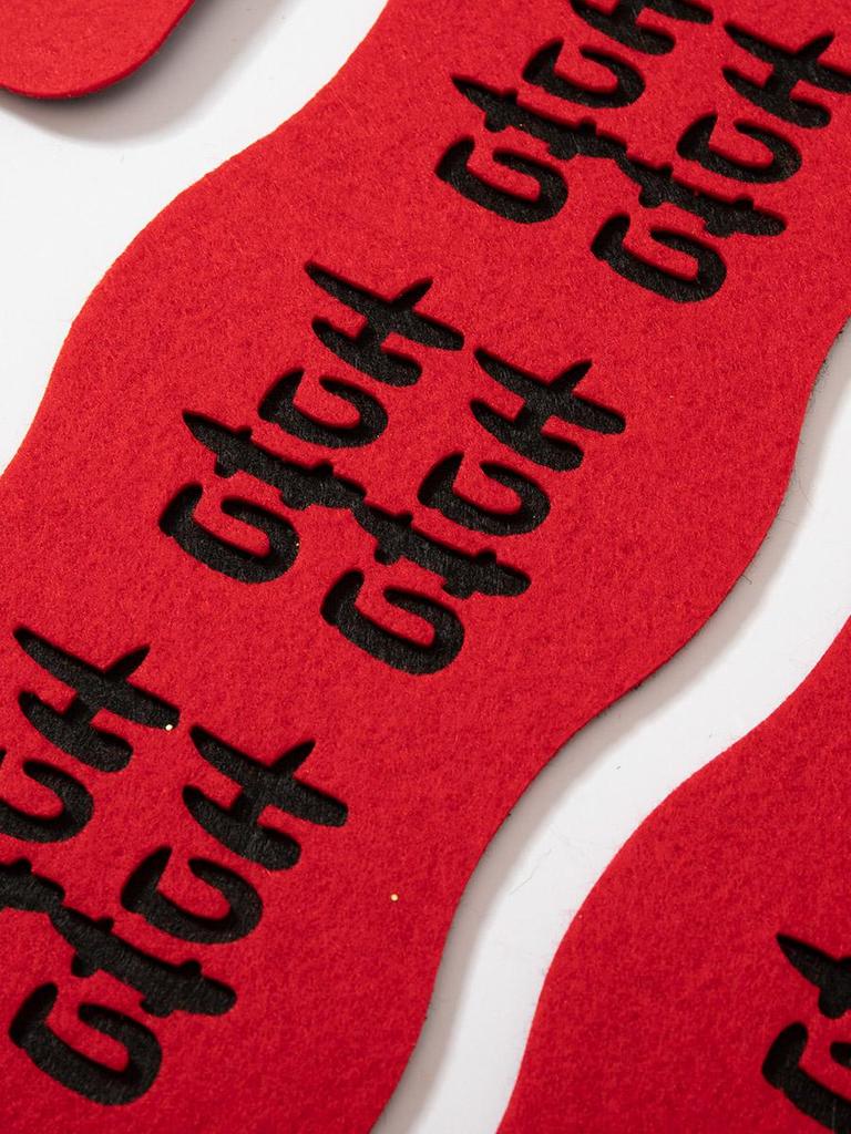 Magnetic Wedding Couplets for Bridal Chamber Doors: Flocking Cloth Decor for Bride and Groom