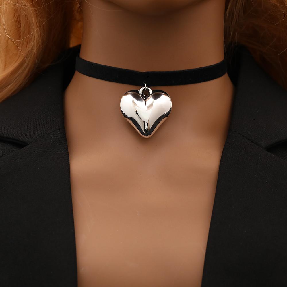 Exaggerated Big Love Heart Pendant Short Choker Necklace For Women Goth Black Velvet Adjustable Chain Valentines Day Wed Jewelry
