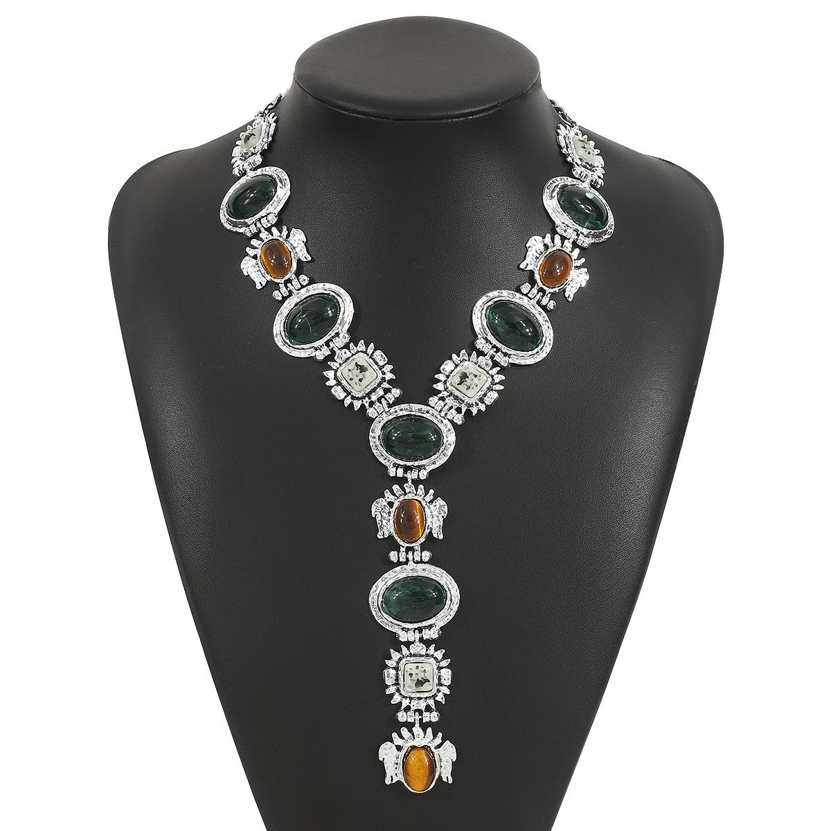 

Европейское и американское персонализированное ретро геометрическое ожерелье с драгоценными камнями, преувеличенная легкая роскошь, сплав с инкрустацией смолой, цепочка для ключицы