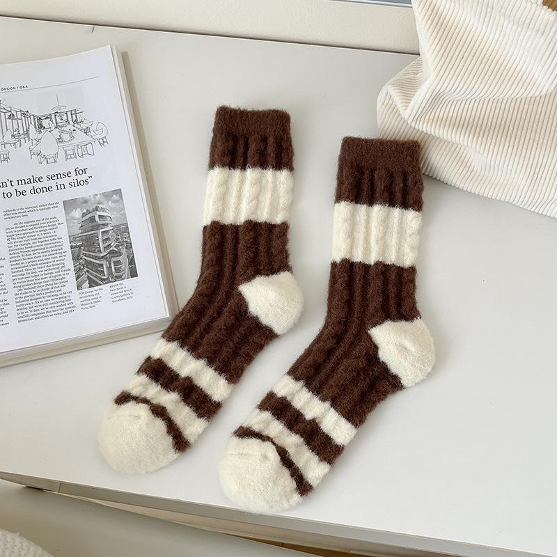 Dámské sametové ponožky s kávovým pruhem - Silné, měkké středně vysoké pro podzim/zimu