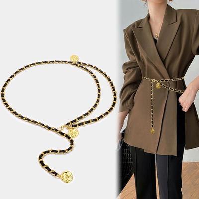 Metall-Taillenkette mit drei Kamelienblüten Verstellbare Passform für eine schlankere Taille Ein raffiniertes Accessoire