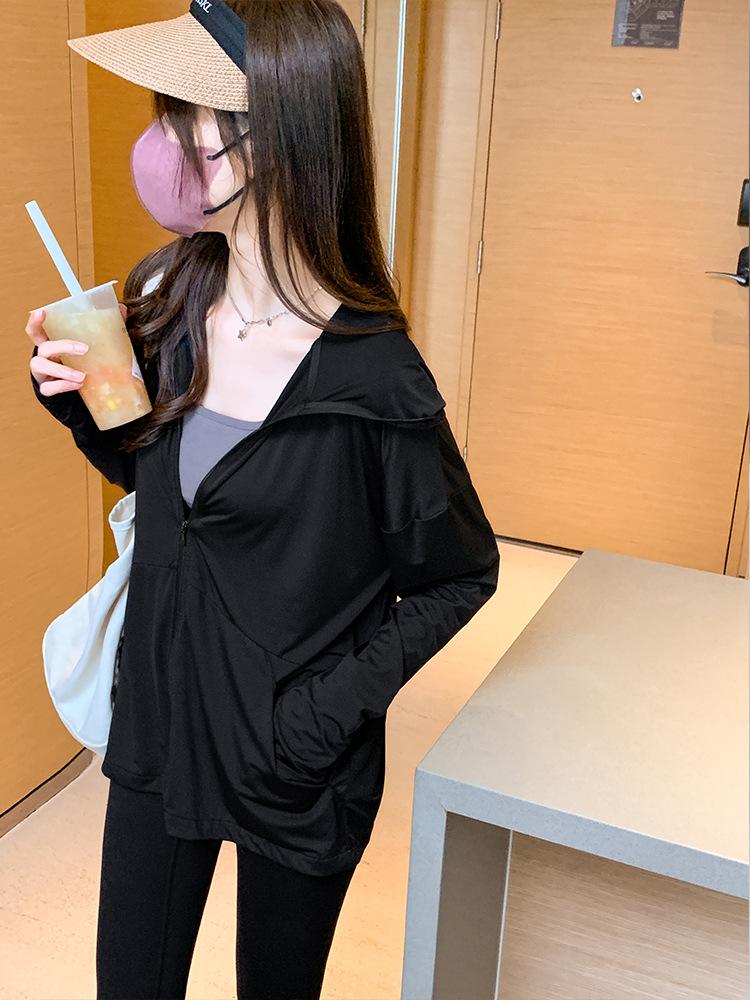 Women's Ice Silk UV Protection Hooded Cardigan - Summer Thin, Breathable, Loose-Fit, Slimming, Versatile.