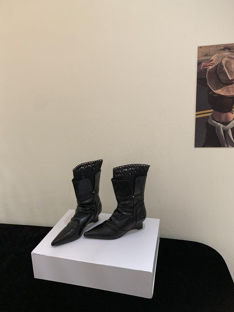 Spitzer Keilabsatz Skinny Stiefel Damen 2025 Herbst und Winter Beige Plüschstiefel Hoher Absatz Britischer Stil Stiefel Skinny Stiefel