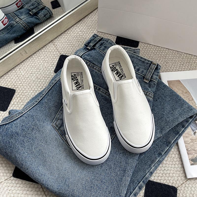 Chaussures Slip-On en toile unisexes 2026: Chaussures plates d'été décontractées style coréen pour étudiants et couples.