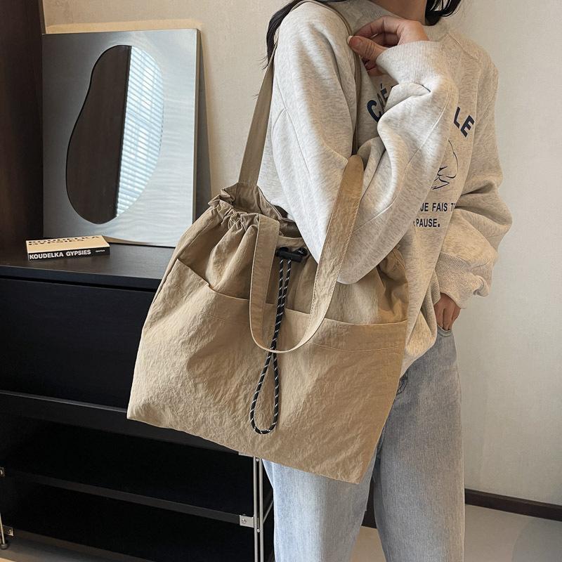 Женская сумка через плечо большой вместимости — фото 8