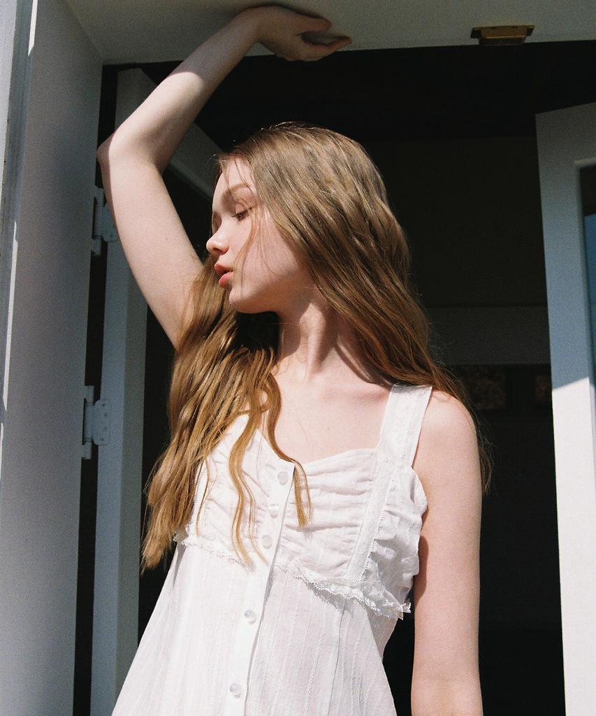 GREENBUTTER Lace Clear Ball Sleeveless (Ivory)