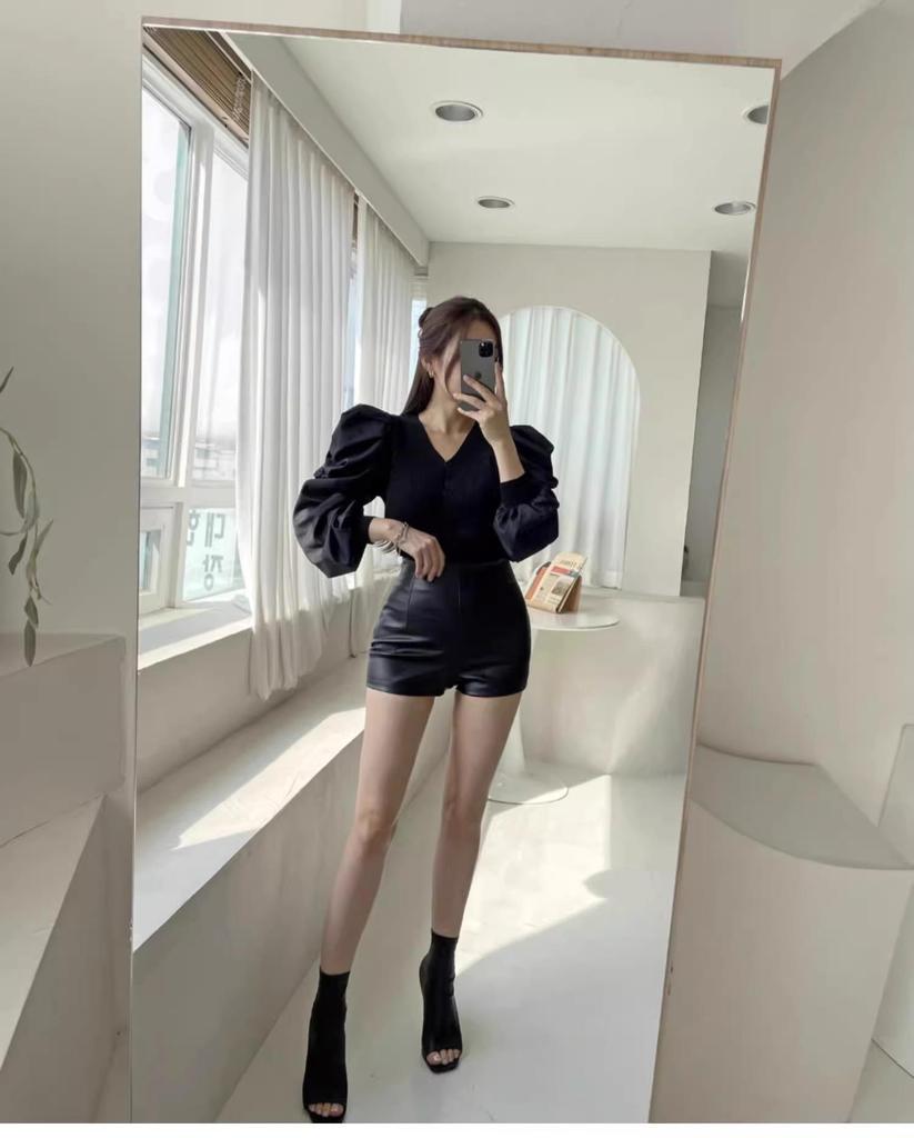2025 Women's High Waist PU Leather Hip-Hugging Shorts - Slimming & Versatile