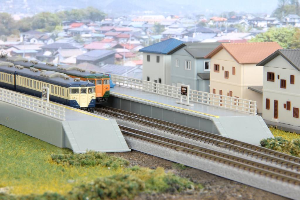 Rokuhan Z Gauge S048 Opposing Platform Set