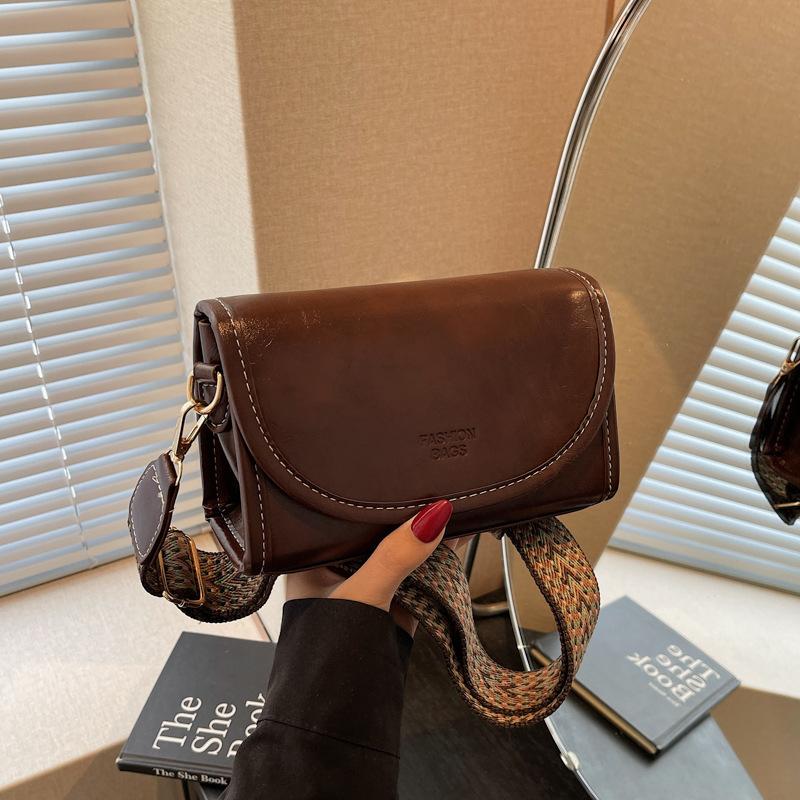 Die diesjährige beliebte kleine Tasche Damen Retro Herbst und Winter 2025 Neu Breitband Schulter Umhängetasche Vielseitig Damen Kleine Quadratische Tasche