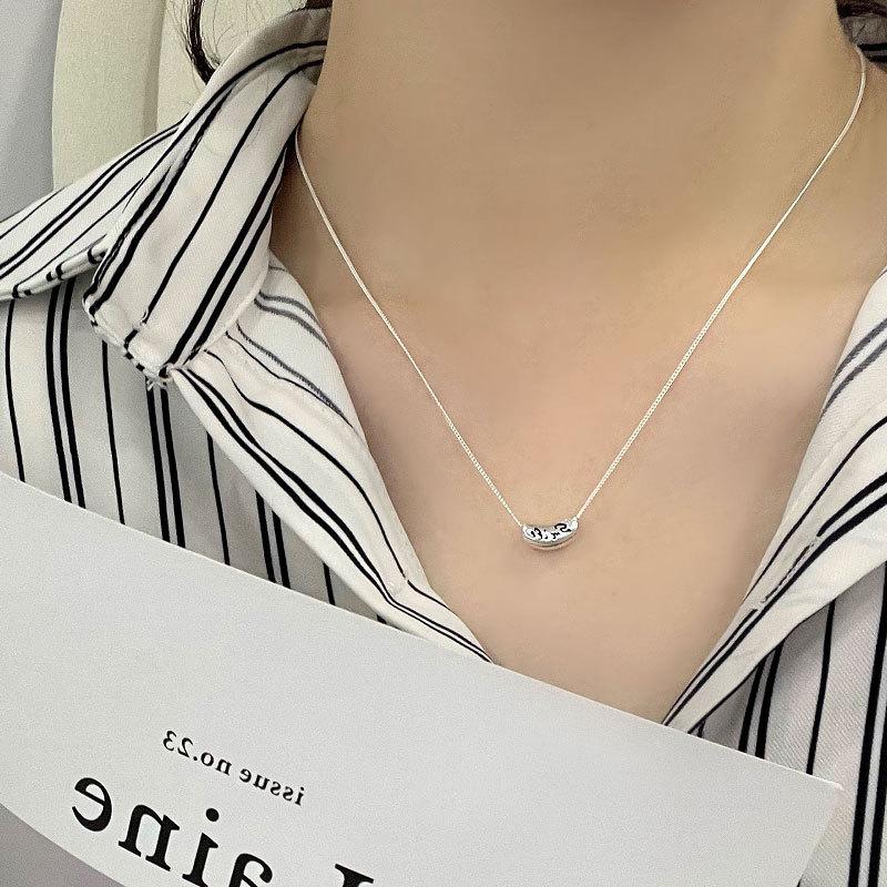 Collana con Fagiolo di Acacia Sorridente, Lusso e Lusso, con Catena Clavicolare di Alto Senso, Design Unico e alla Moda