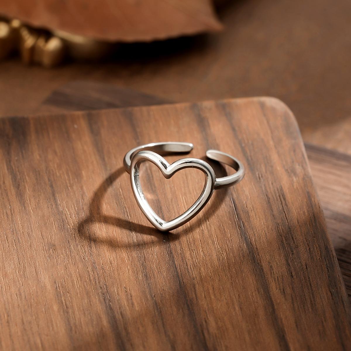 

Love Horseshoe Buckle Lace Snake Titanium Steel Ring Women s Light Luxury High Sense Exaggerated Temperament Index Finger Ring серебряный