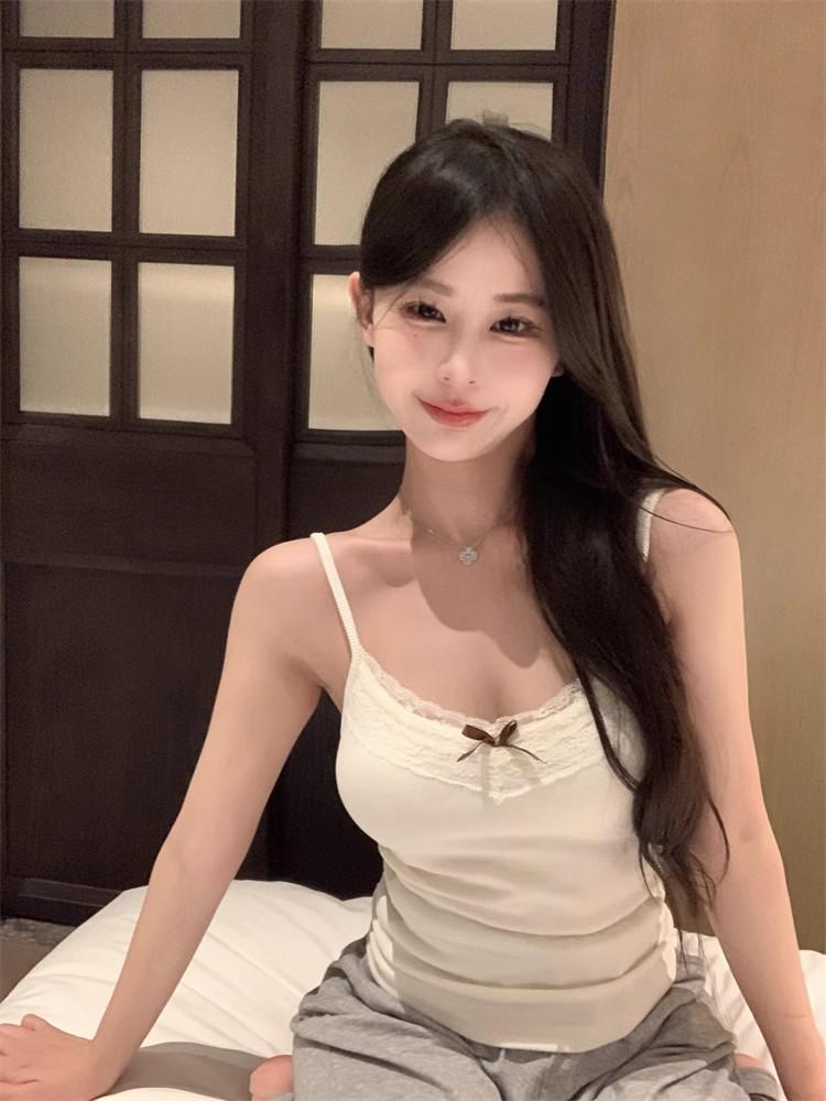 Chic White Lace Camisole: Sexy Slim-Fit Strapless Top for Spring To Autumn