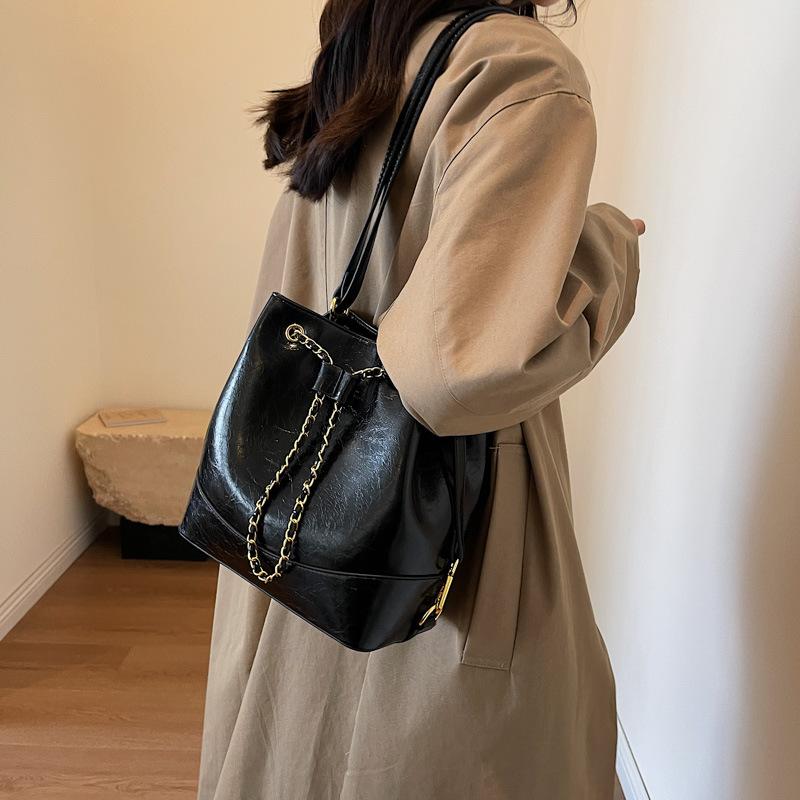 Spring and Summer Casual Texture Large-capacity Backpack Bag Women's New Retro Travel Backpack Single Shoulder Bucket Bag