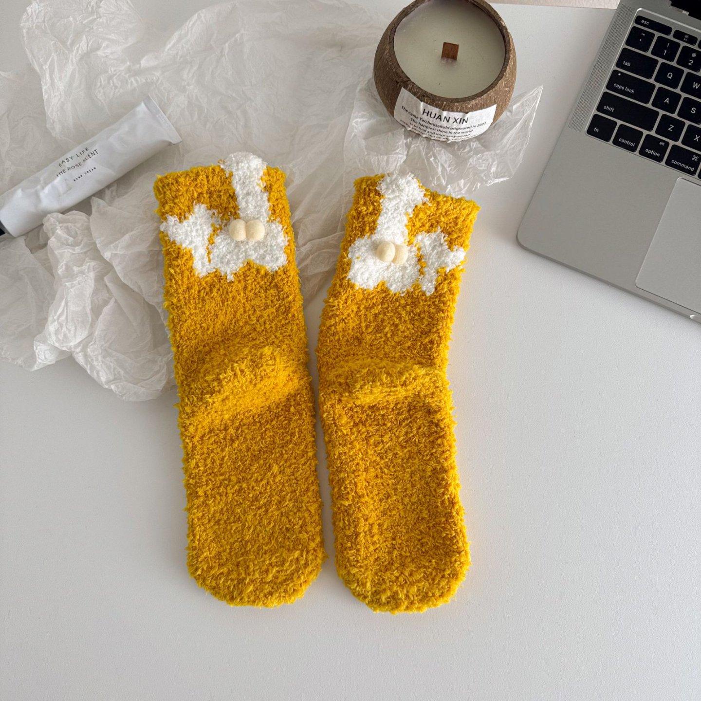 

Autumn and Winter Fashionable Warm Coral Fleece Mid Tube Socks Home Floor Socks Women New Cute Flower Plush Socks One Size жёлтый