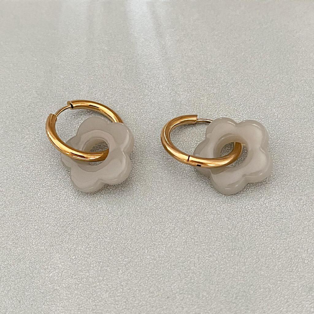 18K Gold Plated Colorful Flower Hoop Earrings - Retro Stainless Steel Jewelry for Women.