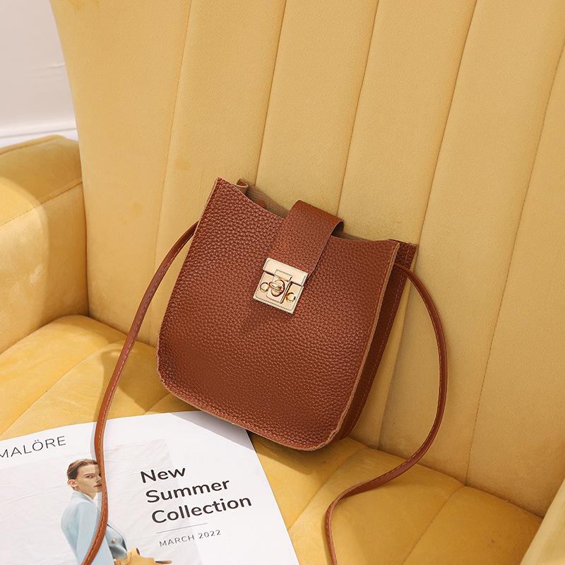 

Женская сумка новая модная и простая с принтом в виде личи, сумка кроссбоди, маленькая квадратная сумка, сумка на плечо темно-коричневого