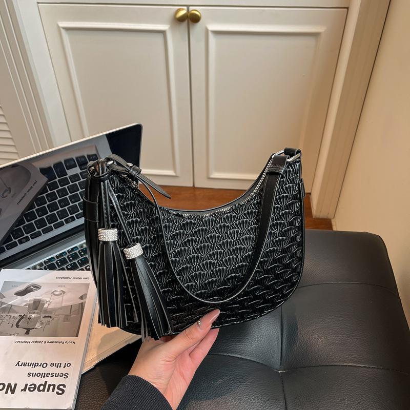 

Spring New Fashionable Shell Retro Law Stick Underarm Bag Simple Art Single Shoulder Handheld Cross Shoulder Women s Bag чёрный