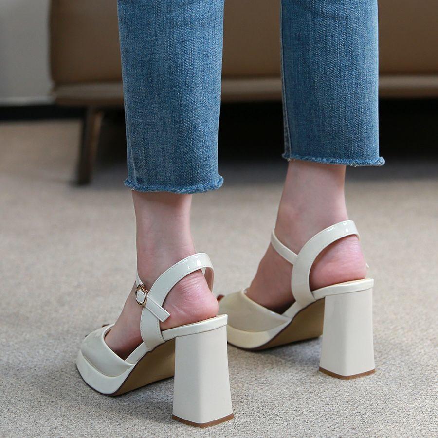 One word with thick heel Roman sandals women's 2025 new summer wear with skirt square head high heels soft sole not tired feet